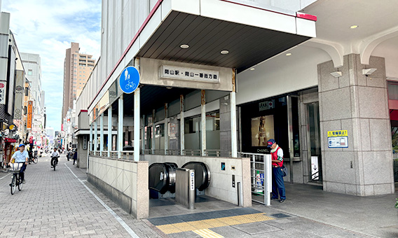 高島屋横の道を進む